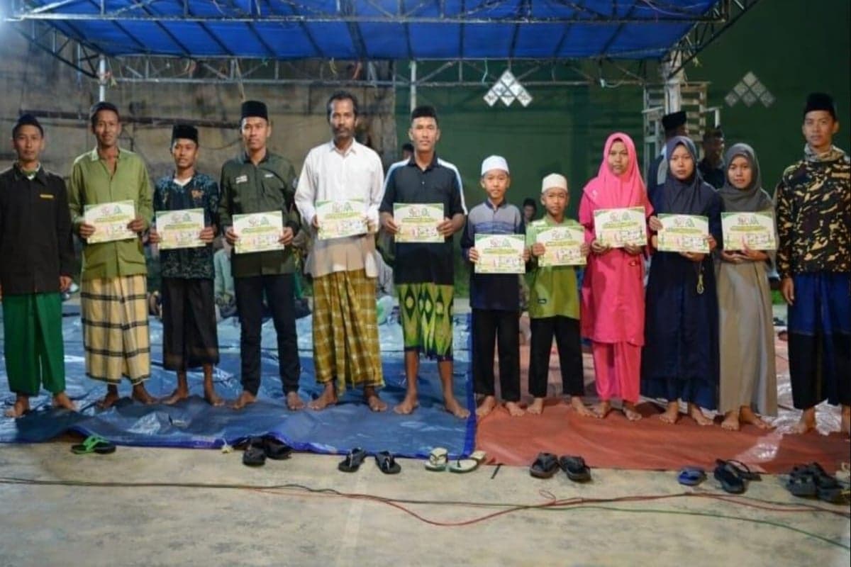 Sambut Idul Fitri 1447 H, Pawai Takbiran di Bawean Disertai Penyaluran Beasiswa Sambut Idul Fitri 1447 H, Pawai Takbiran di Bawean Disertai Penyaluran Beasiswa