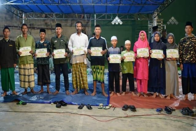 Sambut Idul Fitri 1447 H, Pawai Takbiran di Bawean Disertai Penyaluran Beasiswa Sambut Idul Fitri 1447 H, Pawai Takbiran di Bawean Disertai Penyaluran Beasiswa