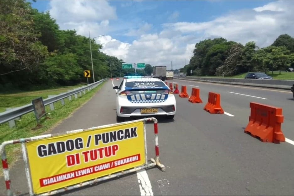 Jalur Puncak Diberlakukan One Way Arah Jakarta, Simpang Gadog Ditutup Sementara Jalur Puncak Diberlakukan One Way Arah Jakarta, Simpang Gadog Ditutup Sementara