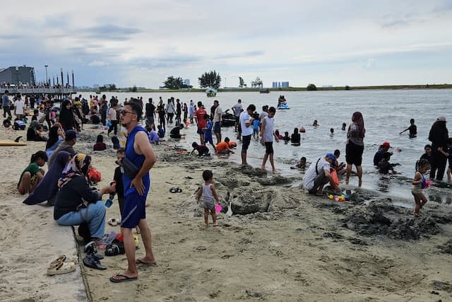 Membeludak! Pantai Ancol Dipadati Wisatawan H+2 Lebaran, Akses Masuk Macet Parah Membeludak! Pantai Ancol Dipadati Wisatawan H+2 Lebaran, Akses Masuk Macet Parah