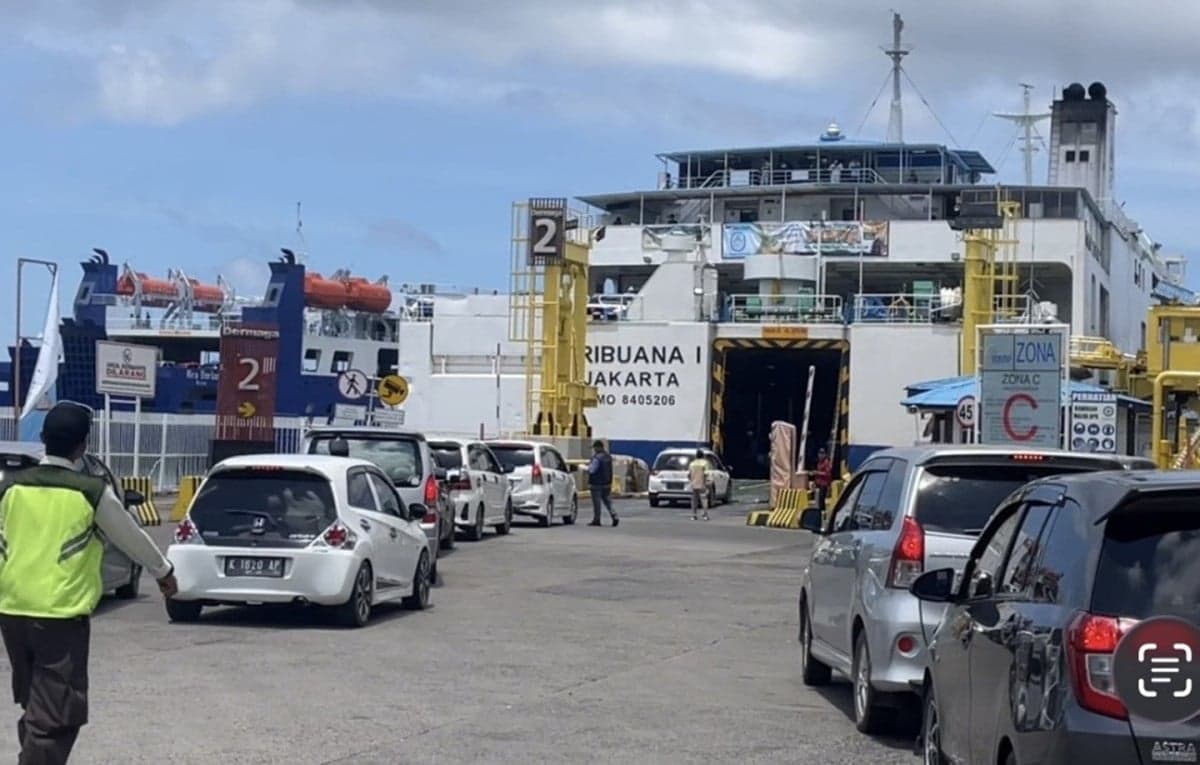 Jelang Puncak Arus Balik 2026, Pelabuhan Bakauheni Lampung Mulai Ramai Kendaraan Jelang Puncak Arus Balik 2026, Pelabuhan Bakauheni Lampung Mulai Ramai Kendaraan