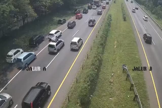 One Way Lokal Diterapkan dari KM 263 Tol Pejagan-Pemalang hingga KM 70 Jakarta-Cikampek One Way Lokal Diterapkan dari KM 263 Tol Pejagan-Pemalang hingga KM 70 Jakarta-Cikampek