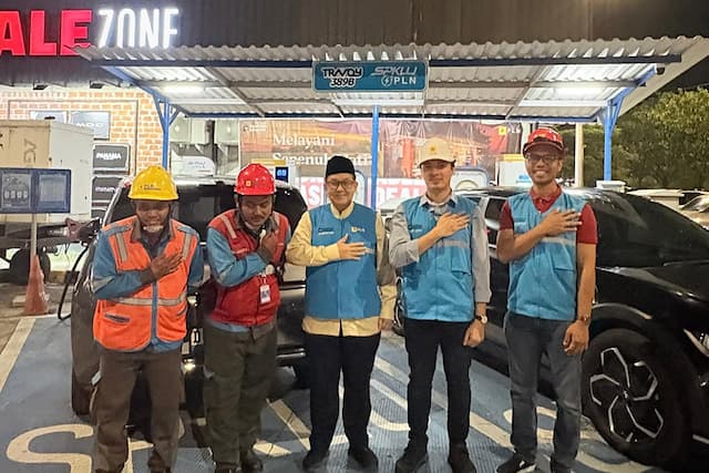 PLN All Out Jaga Listrik Lebaran 2026, 72 Ribu Personel dan Ribuan SPKLU Disiagakan di Jalur Mudik PLN All Out Jaga Listrik Lebaran 2026, 72 Ribu Personel dan Ribuan SPKLU Disiagakan di Jalur Mudik