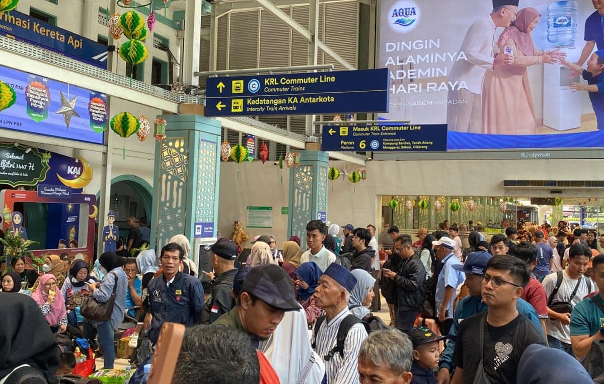 Arus Mudik Belum Surut, 44 Ribu Orang Berangkat dari Stasiun Daop 1 Jakarta Arus Mudik Belum Surut, 44 Ribu Orang Berangkat dari Stasiun Daop 1 Jakarta