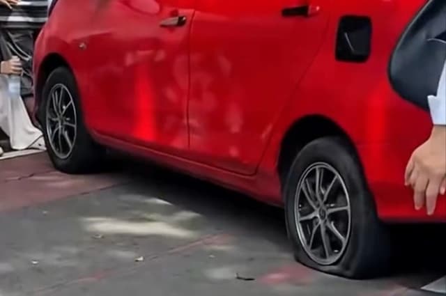 Puluhan Mobil Parkir Liar di Sekitar Monas, Bannya Dikempesi Dishub Puluhan Mobil Parkir Liar di Sekitar Monas, Bannya Dikempesi Dishub