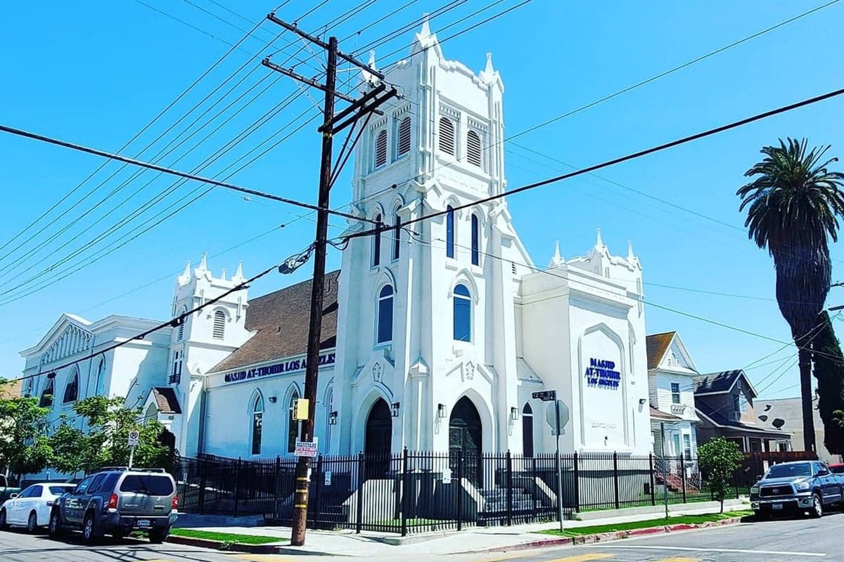 Masjid At-Thohir Los Angeles: Simbol Harmoni, Dakwah, dan Kepedulian Diaspora Indonesia di AS Masjid At-Thohir Los Angeles: Simbol Harmoni, Dakwah, dan Kepedulian Diaspora Indonesia di AS