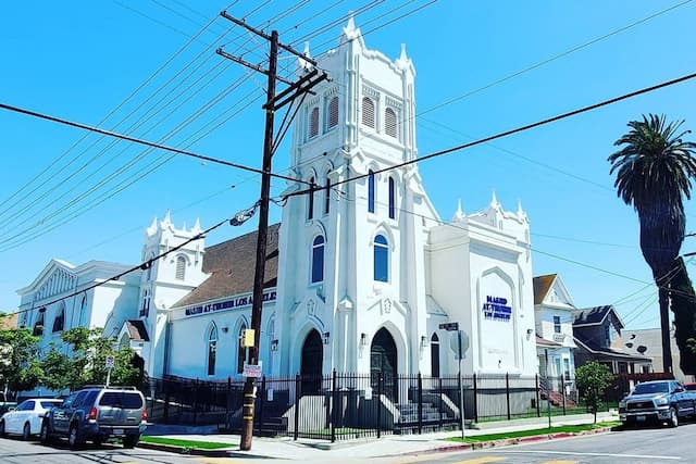 Masjid At-Thohir Los Angeles: Simbol Harmoni, Dakwah, dan Kepedulian Diaspora Indonesia di AS Masjid At-Thohir Los Angeles: Simbol Harmoni, Dakwah, dan Kepedulian Diaspora Indonesia di AS