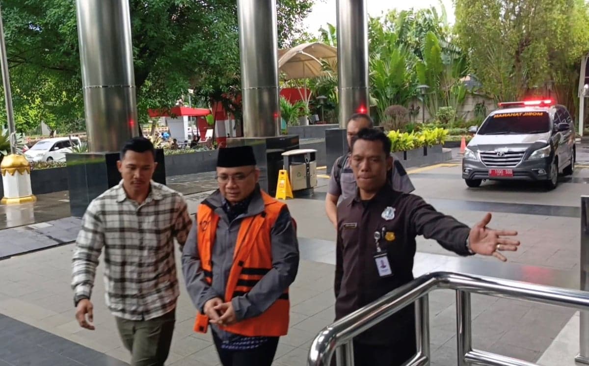 Gus Yaqut Tiba di Gedung Merah Putih dengan Tangan Tidak Terborgol, Ini Penjelasan KPK Gus Yaqut Tiba di Gedung Merah Putih dengan Tangan Tidak Terborgol, Ini Penjelasan KPK