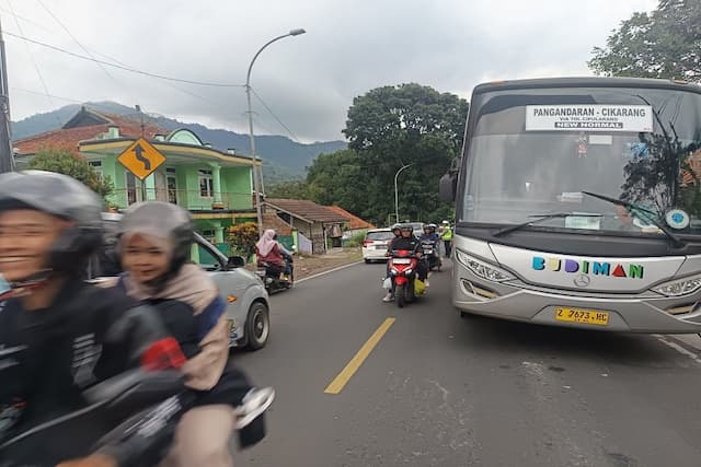 Tak Kuat Nanjak di Lingkar Gentong, Bus Rute Pangandaran-Cikarang Mogok Tak Kuat Nanjak di Lingkar Gentong, Bus Rute Pangandaran-Cikarang Mogok