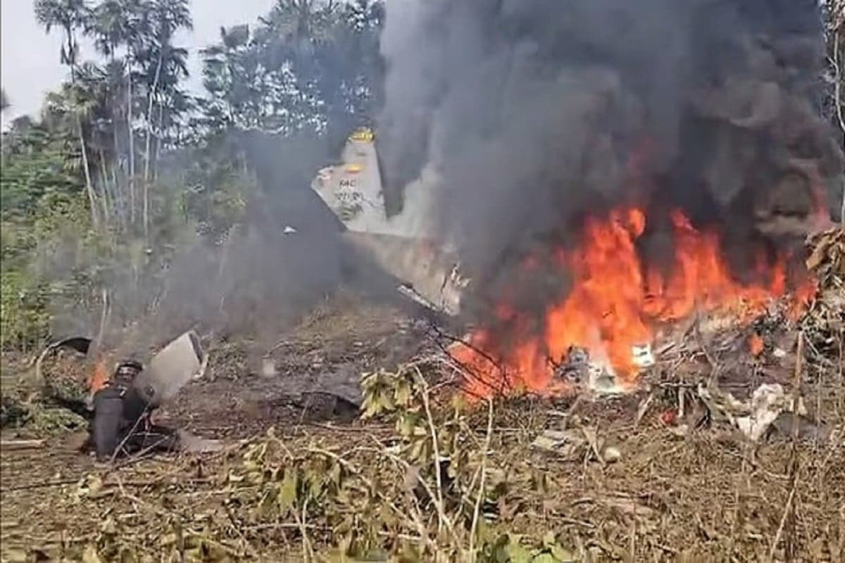 Horor! Pesawat Militer Pembawa 125 Orang Jatuh dan Meledak, 8 Tewas Horor! Pesawat Militer Pembawa 125 Orang Jatuh dan Meledak, 8 Tewas