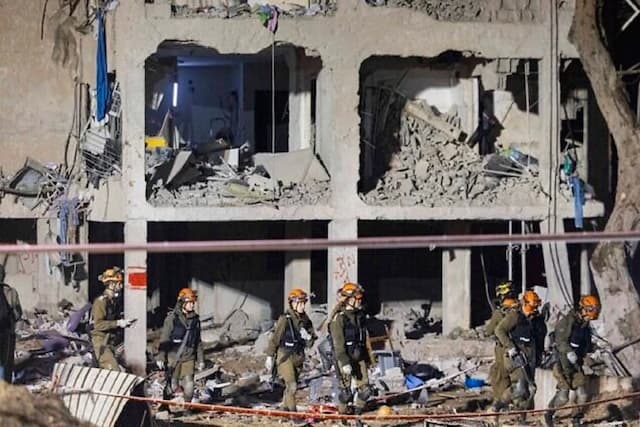 Israel Akui 2 Rudal Iran Tembus Sistem Pertahanan Canggih David's Sling, Hantam Parah Dimona dan Arad Israel Akui 2 Rudal Iran Tembus Sistem Pertahanan Canggih David's Sling, Hantam Parah Dimona dan Arad