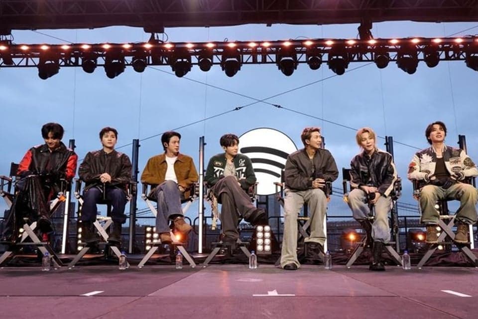 Setelah 4 Tahun, BTS Akhirnya Kembali ke Panggung AS dengan Formasi Utuh Setelah 4 Tahun, BTS Akhirnya Kembali ke Panggung AS dengan Formasi Utuh