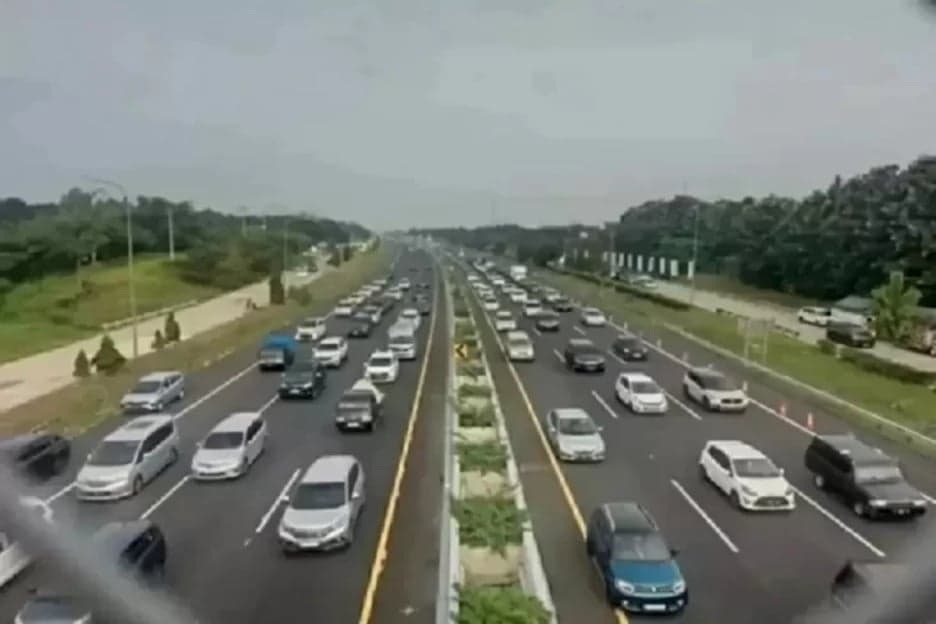 Kendaraan Arus Balik Lebaran Menurun, One Way Kalikangkung sampai Brebes Dihentikan Kendaraan Arus Balik Lebaran Menurun, One Way Kalikangkung sampai Brebes Dihentikan