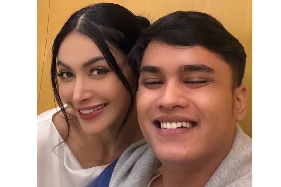 Rayakan Lebaran Bareng, Denada Tambunan dan Ressa Rossano Sepakat Berdamai Rayakan Lebaran Bareng, Denada Tambunan dan Ressa Rossano Sepakat Berdamai