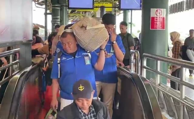 Arus Balik Lebaran 2026, Stasiun Gambir Siang Ini Padat Arus Balik Lebaran 2026, Stasiun Gambir Siang Ini Padat