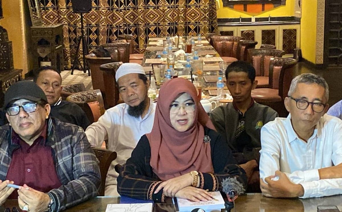 Dokter Tifa Tegaskan Tak Akan Ajukan RJ ke Jokowi: Yang Saya Alami Kriminalisasi Dokter Tifa Tegaskan Tak Akan Ajukan RJ ke Jokowi: Yang Saya Alami Kriminalisasi