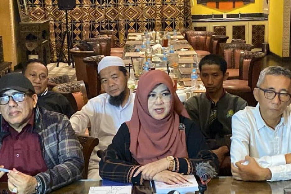 Isu Rp50 Miliar untuk Mainkan Ijazah Jokowi, Dokter Tifa: Itu Fitnah Sangat Keji! Isu Rp50 Miliar untuk Mainkan Ijazah Jokowi, Dokter Tifa: Itu Fitnah Sangat Keji!