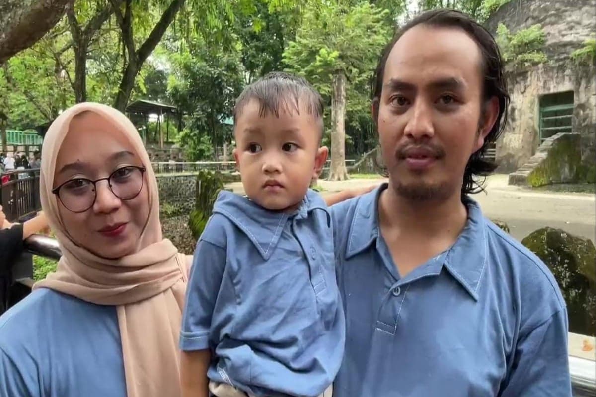 Bahagiakan Anak Istri, Pria Asal Bogor Ini Rela Motoran ke Ragunan Bahagiakan Anak Istri, Pria Asal Bogor Ini Rela Motoran ke Ragunan