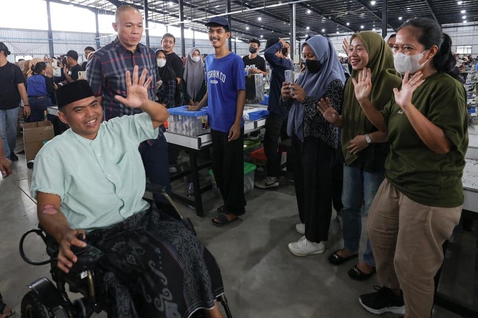 Bos HS Berangkatkan 150 Karyawan Umrah, Bersyukur Selamat dari Kecelakaan Bos HS Berangkatkan 150 Karyawan Umrah, Bersyukur Selamat dari Kecelakaan