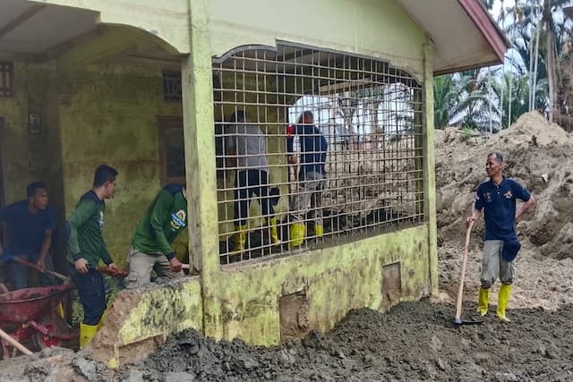 Satgas Rehab-Rekon Aceh Ajak Warga Bersihkan Daerah Bencana lewat Padat Karya Tunai Satgas Rehab-Rekon Aceh Ajak Warga Bersihkan Daerah Bencana lewat Padat Karya Tunai