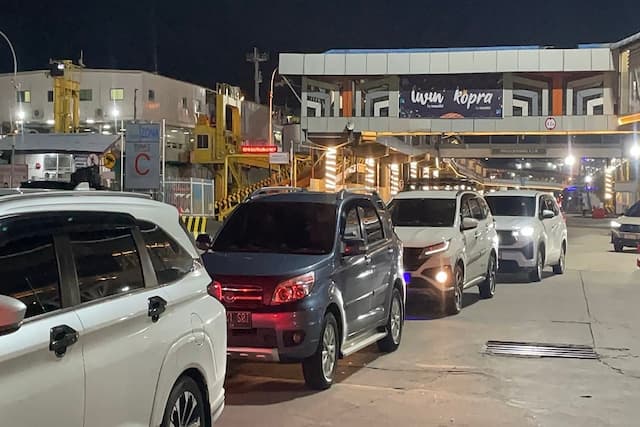 Arus Balik Lebaran, 25.000 Kendaraan Diprediksi Padati Pelabuhan Bakauheni Malam Ini Arus Balik Lebaran, 25.000 Kendaraan Diprediksi Padati Pelabuhan Bakauheni Malam Ini