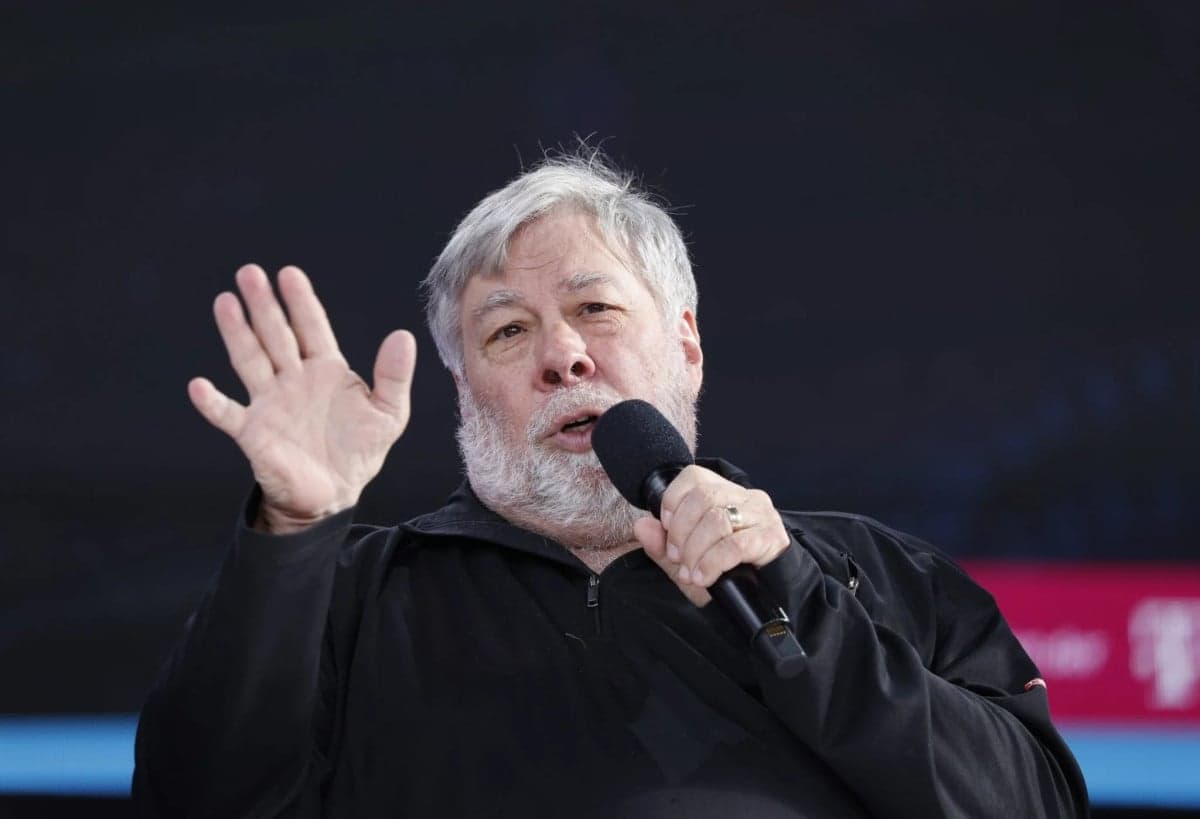 Apple Rayakan 50 Tahun, Steve Wozniak Malah Pilih Pensiun dari Teknologi dan Menjauh dari AI Apple Rayakan 50 Tahun, Steve Wozniak Malah Pilih Pensiun dari Teknologi dan Menjauh dari AI
