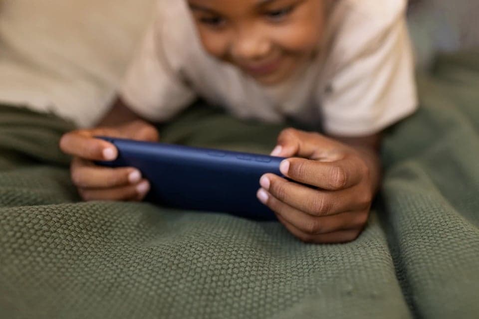 PP TUNAS Berlaku! 5 Cara Ampuh Atasi Kecanduan Gadget pada Anak PP TUNAS Berlaku! 5 Cara Ampuh Atasi Kecanduan Gadget pada Anak