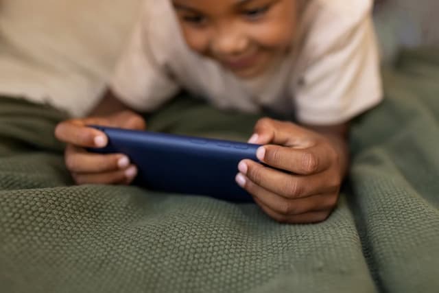 PP TUNAS Berlaku! 5 Cara Ampuh Atasi Kecanduan Gadget pada Anak PP TUNAS Berlaku! 5 Cara Ampuh Atasi Kecanduan Gadget pada Anak