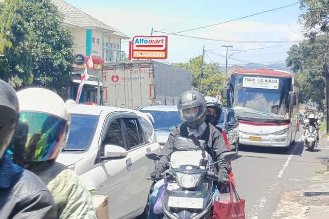 Arus Keluar dan Masuk Tasikmalaya via Lingkar Gentong Macet, Polisi Rekayasa Lalin Arus Keluar dan Masuk Tasikmalaya via Lingkar Gentong Macet, Polisi Rekayasa Lalin