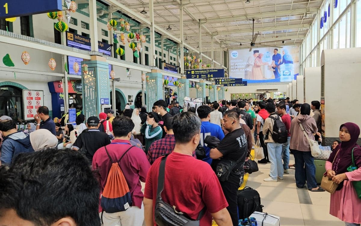 Arus Balik Masih Tinggi, 52.896 Penumpang Kereta Api Tiba di Jakarta Arus Balik Masih Tinggi, 52.896 Penumpang Kereta Api Tiba di Jakarta