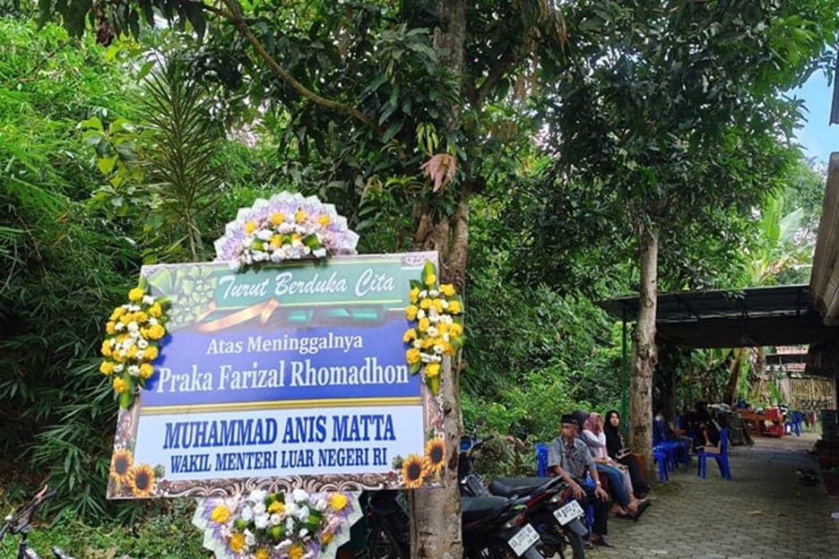 Suasana Duka Selimuti Kediaman Orang Tua Praka Farizal Rhomadhon yang Gugur di Lebanon Suasana Duka Selimuti Kediaman Orang Tua Praka Farizal Rhomadhon yang Gugur di Lebanon