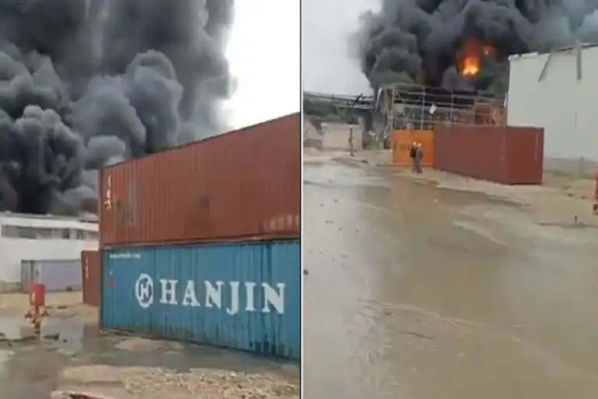Diserang Rudal Iran, Zona Pabrik Kimia Israel Terbakar Hebat Diserang Rudal Iran, Zona Pabrik Kimia Israel Terbakar Hebat