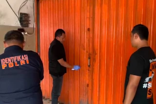 2 Pelaku Simpan Mayat Korban Mutilasi di Bekasi Dalam Freezer, Tanpa Tangan dan Kaki 2 Pelaku Simpan Mayat Korban Mutilasi di Bekasi Dalam Freezer, Tanpa Tangan dan Kaki