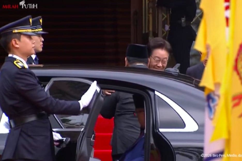 Presiden Prabowo Disambut Pelukan Hangat Presiden Lee Jae-myung di Blue House Presiden Prabowo Disambut Pelukan Hangat Presiden Lee Jae-myung di Blue House