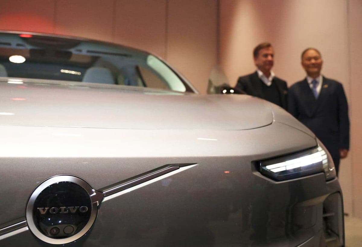 Volvo Terdesak! Kini Bergantung pada Geely untuk Bertahan di Tengah Gempuran Mobil China Volvo Terdesak! Kini Bergantung pada Geely untuk Bertahan di Tengah Gempuran Mobil China