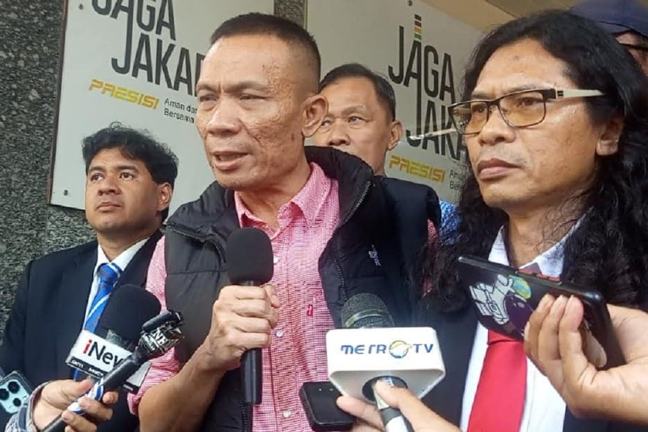 Rismon Sianipar Tanda Tangani Restoratif Justice Jokowi dan 3 Pelapor Lainnya Rismon Sianipar Tanda Tangani Restoratif Justice Jokowi dan 3 Pelapor Lainnya