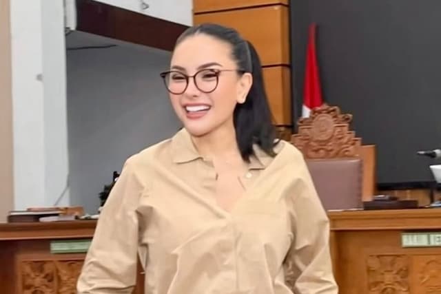 Sakit Gigi Kambuh! Nikita Mirzani Minta Berobat ke Dokter Langganan Sakit Gigi Kambuh! Nikita Mirzani Minta Berobat ke Dokter Langganan