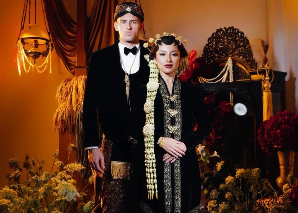 Jennifer Coppen & Justin Hubner Pamer Foto Prewed Berbusana Adat Jawa, Romantis dan Elegan Jennifer Coppen & Justin Hubner Pamer Foto Prewed Berbusana Adat Jawa, Romantis dan Elegan
