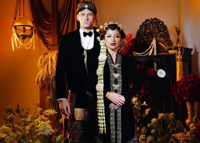 Jennifer Coppen & Justin Hubner Pamer Foto Prewed Berbusana Adat Jawa, Romantis dan Elegan Jennifer Coppen & Justin Hubner Pamer Foto Prewed Berbusana Adat Jawa, Romantis dan Elegan
