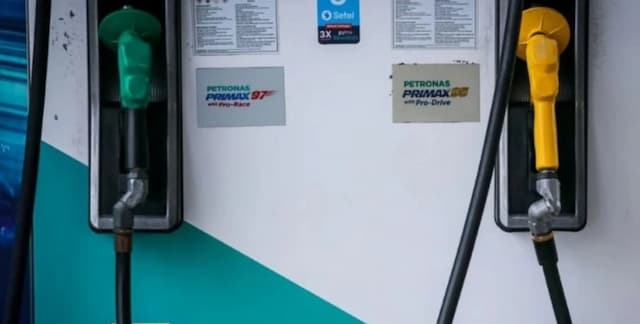 PNS Malaysia akan Bekerja dari Rumah untuk Pangkas Biaya Energi, Harga Minyak Naik Usai Pidato Trump PNS Malaysia akan Bekerja dari Rumah untuk Pangkas Biaya Energi, Harga Minyak Naik Usai Pidato Trump