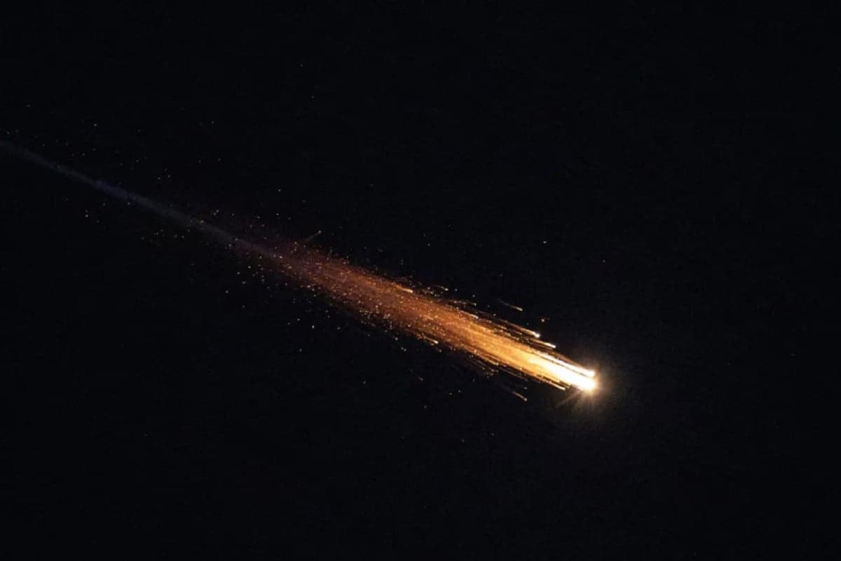 Iran Tembakkan 10 Rudal ke Israel, Salvo Misil Terbesar sejak Perang Pecah Iran Tembakkan 10 Rudal ke Israel, Salvo Misil Terbesar sejak Perang Pecah