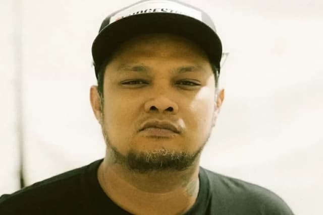 Virgoun Bantah Isu Gugat Balik Hak Asuh Anak Terhadap Inara Rusli Virgoun Bantah Isu Gugat Balik Hak Asuh Anak Terhadap Inara Rusli