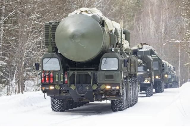 Simulasikan Serangan Nuklir, Rusia Kerahkan Rudal RS-24 Yars yang Mampu Hancurkan AS Simulasikan Serangan Nuklir, Rusia Kerahkan Rudal RS-24 Yars yang Mampu Hancurkan AS