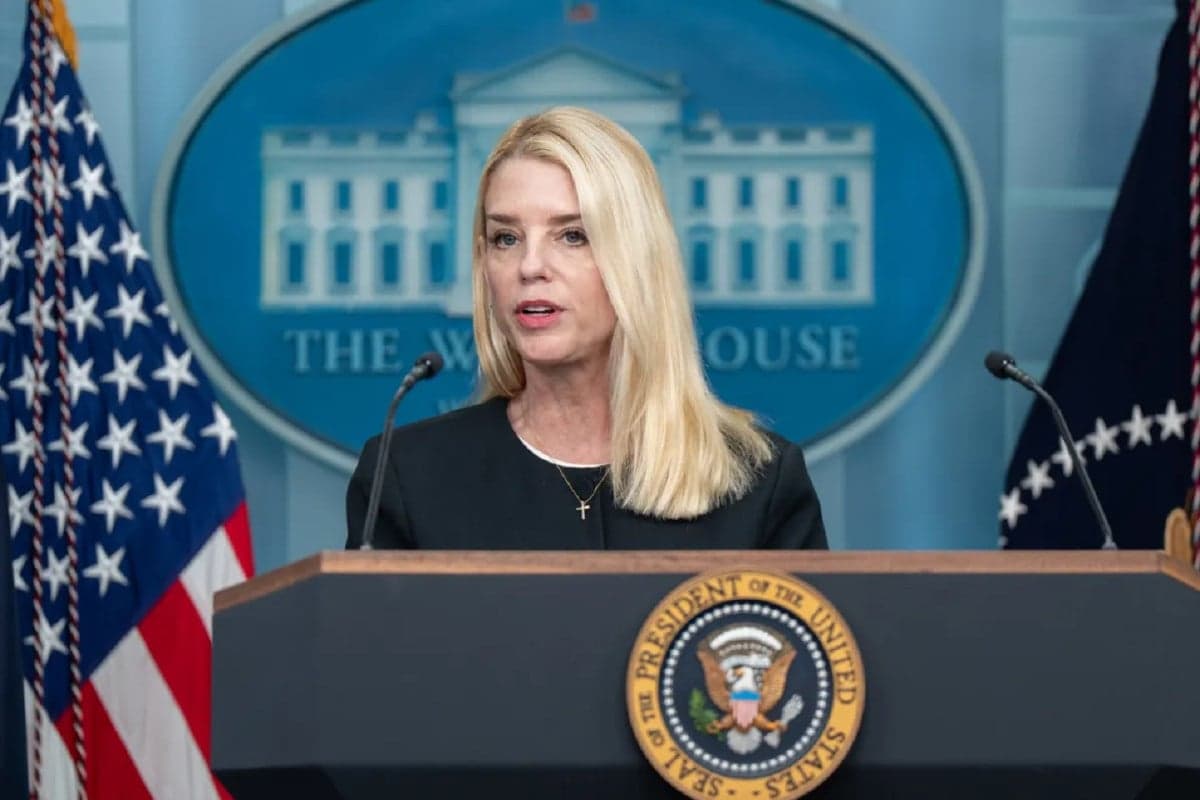 Trump Pecat Jaksa Agung AS Pam Bondi, Sosok di Balik Pengungkapan Epstein Files Trump Pecat Jaksa Agung AS Pam Bondi, Sosok di Balik Pengungkapan Epstein Files