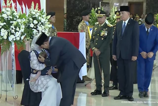 Momen Haru Presiden Prabowo Sampaikan Belasungkawa kepada Keluarga 3 Prajurit TNI yang Gugur di Lebanon Momen Haru Presiden Prabowo Sampaikan Belasungkawa kepada Keluarga 3 Prajurit TNI yang Gugur di Lebanon