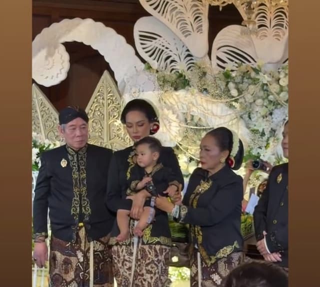 Tak Sembarangan, Ini Alasan Erika Carlina Pilih Tanggal Tedak Siten Bertepatan Jumat Agung Tak Sembarangan, Ini Alasan Erika Carlina Pilih Tanggal Tedak Siten Bertepatan Jumat Agung