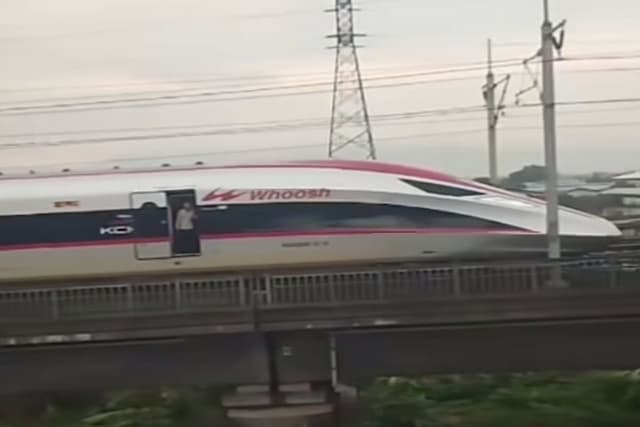 Ada Benda Asing Masuk Lintasan, Whoosh Berhenti di Jalur Layang Kopo Ada Benda Asing Masuk Lintasan, Whoosh Berhenti di Jalur Layang Kopo