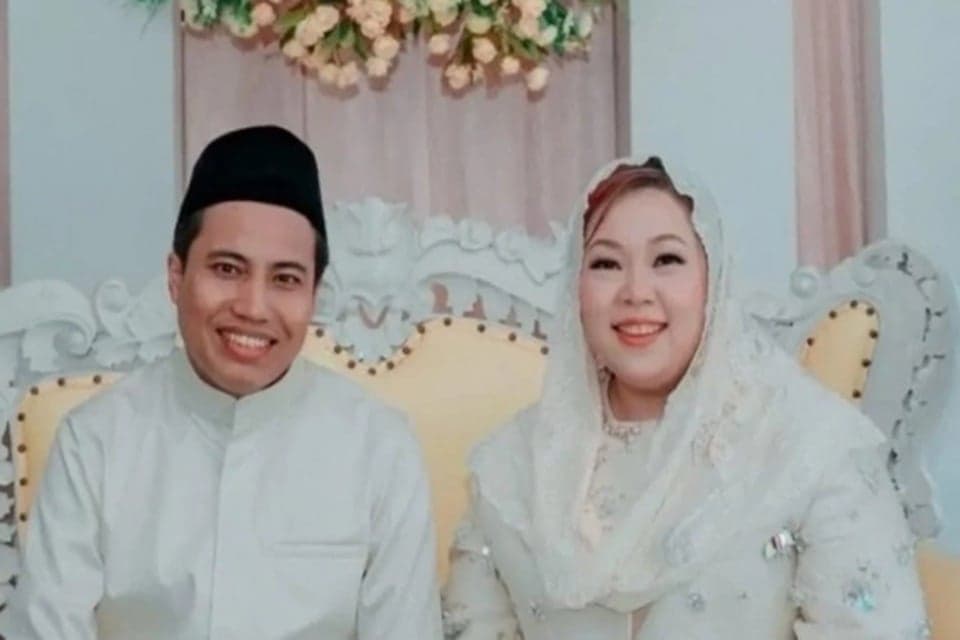 Inayah Wahid Resmi Menikah dengan Shalahuddin A. Warits, Kiai Asal Sumenep Inayah Wahid Resmi Menikah dengan Shalahuddin A. Warits, Kiai Asal Sumenep
