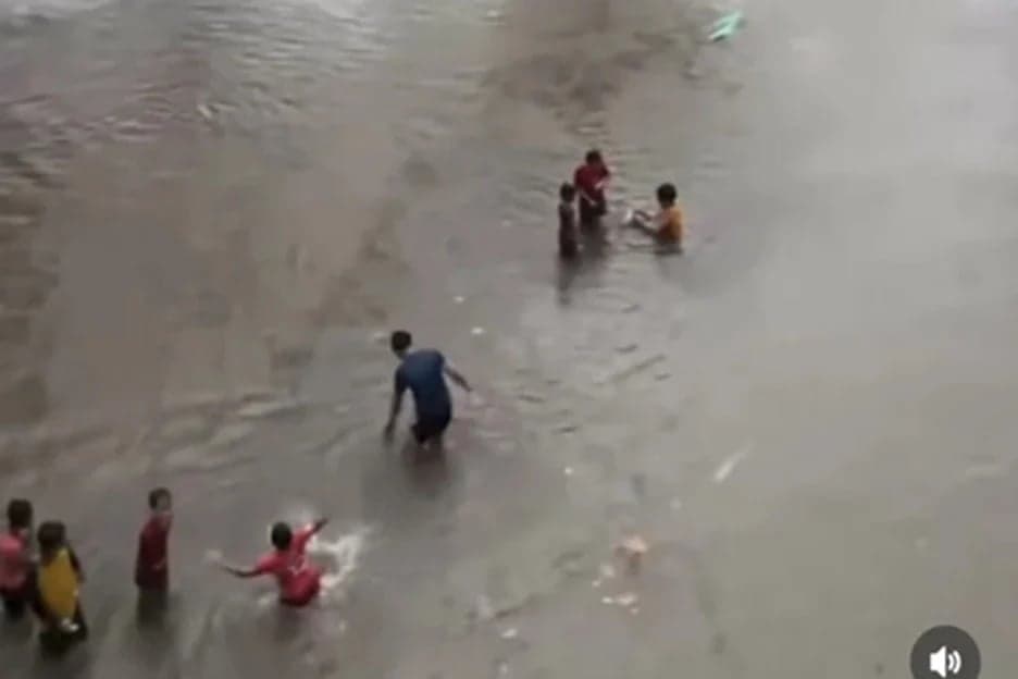 Pemkot Tangsel Percepat Evakuasi dan Perbaikan Infrastruktur Terdampak Banjir Pemkot Tangsel Percepat Evakuasi dan Perbaikan Infrastruktur Terdampak Banjir