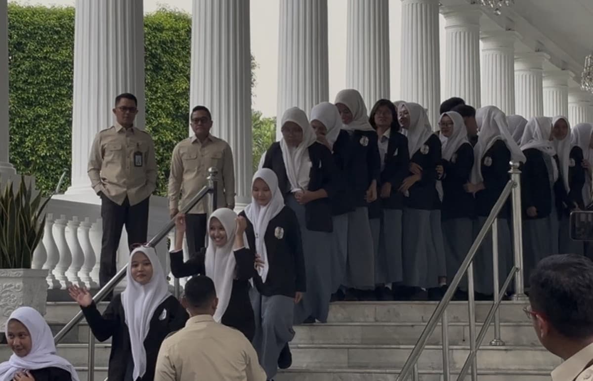 Seskab Teddy: Instruksi Presiden, Istana Kita Buka untuk Anak Sekolah Seskab Teddy: Instruksi Presiden, Istana Kita Buka untuk Anak Sekolah